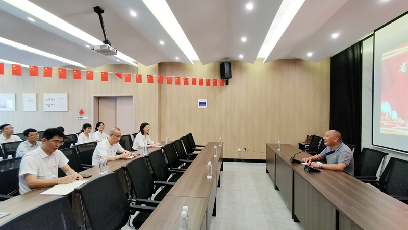 省黨代表、“早上好”書記陳重良為支部黨員上黨課_副本.jpg